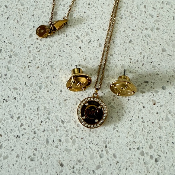 Michael Kors Mk necklace and earrings gold - Picture 2 of 2